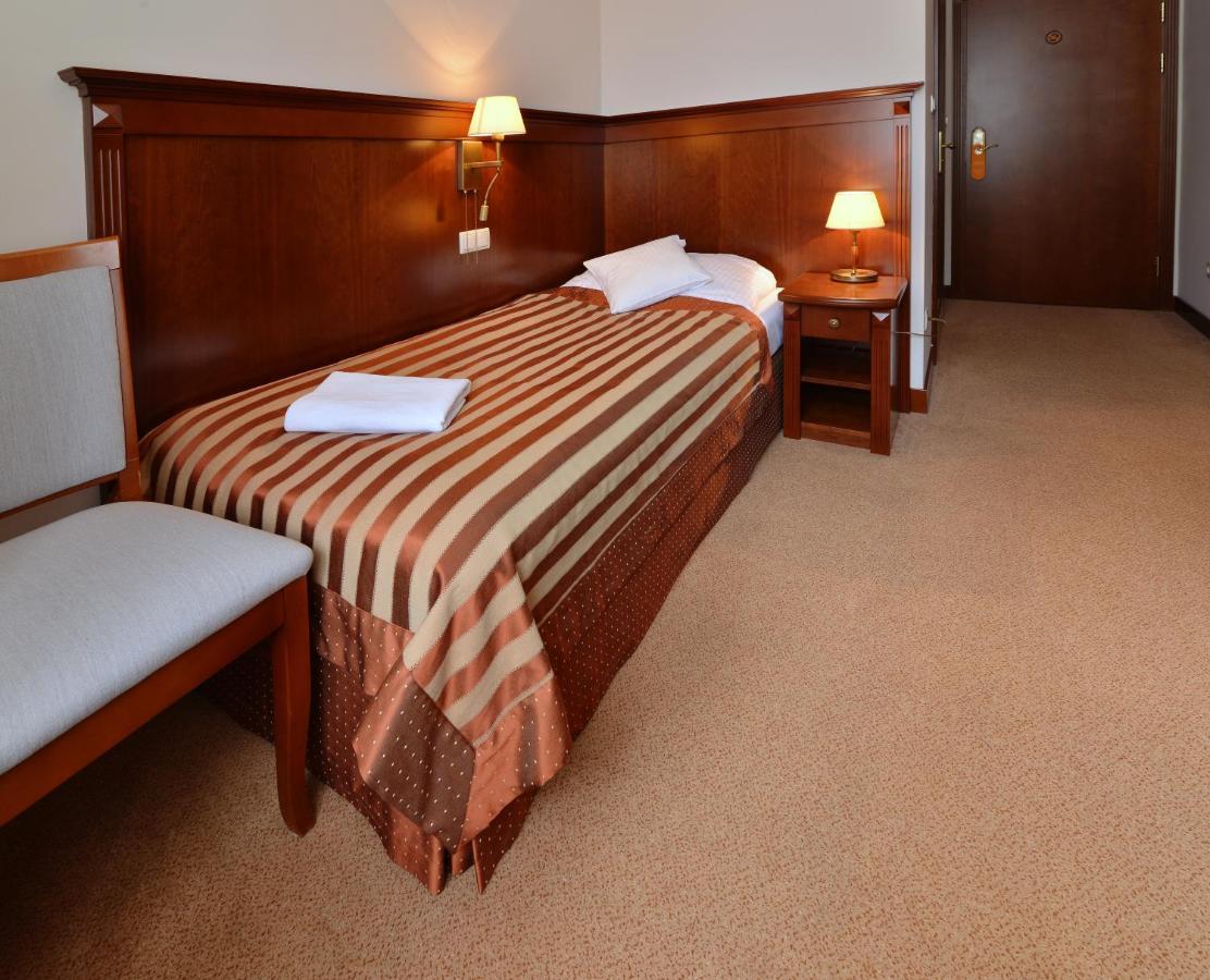 Hotel Ulubiony Кошчен Екстериор снимка