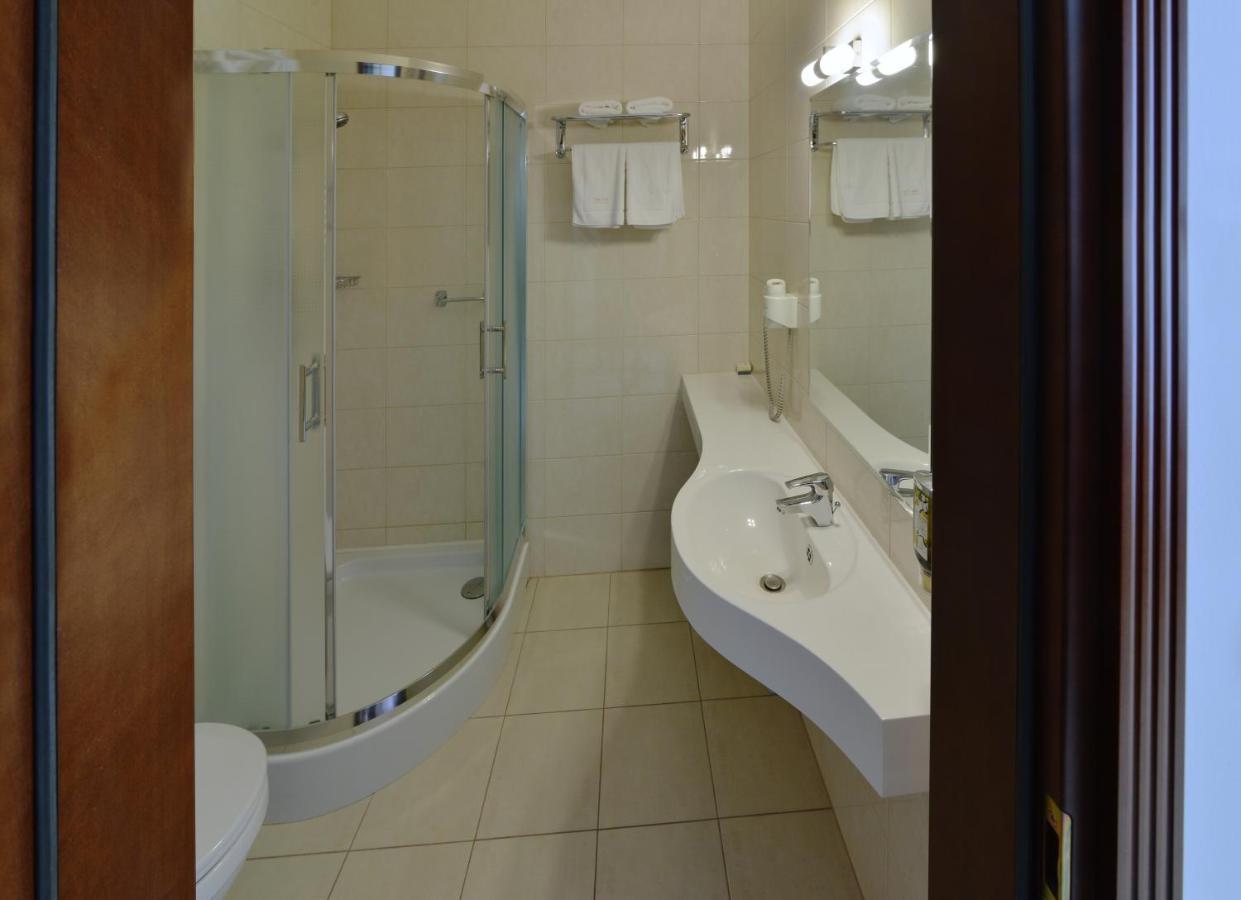 Hotel Ulubiony Кошчен Екстериор снимка