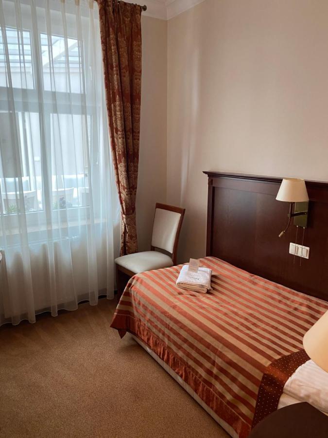 Hotel Ulubiony Кошчен Екстериор снимка