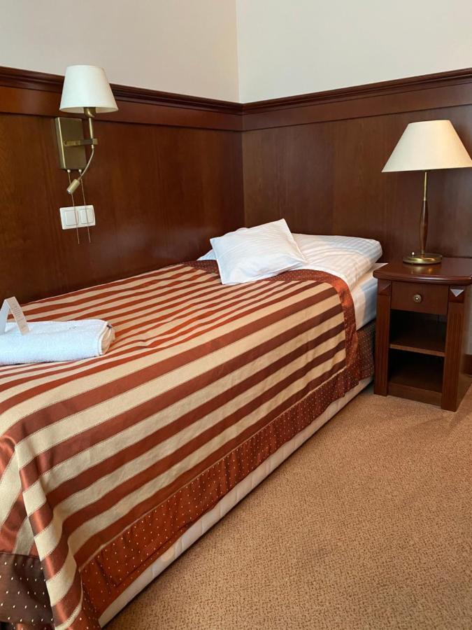 Hotel Ulubiony Кошчен Екстериор снимка